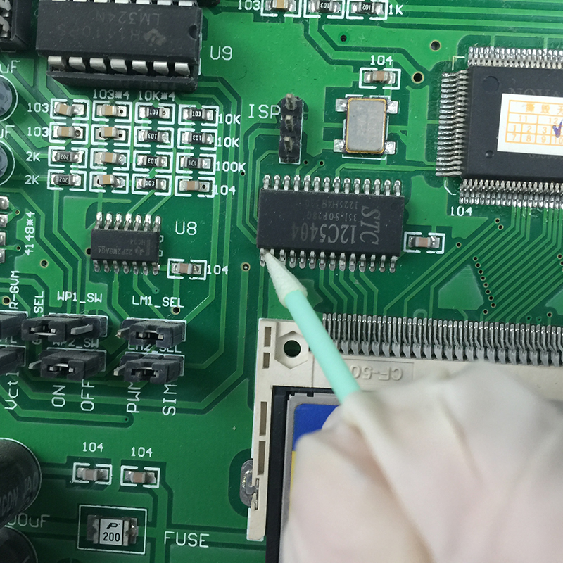 Oštri vrh pjena bris